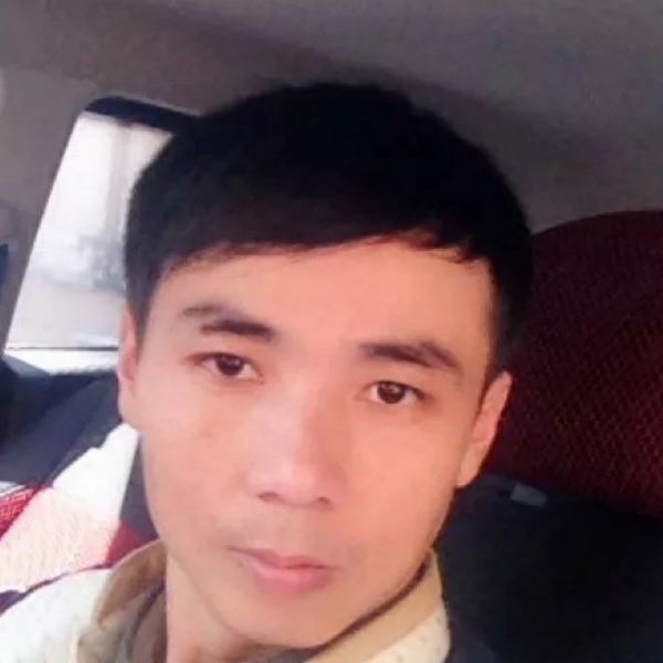 孤独打耳机的照片