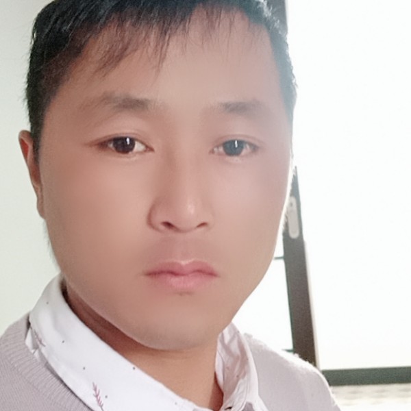 发夹挽手羞涩的照片