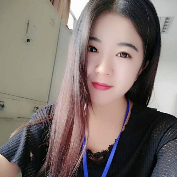 美女悦耳的照片