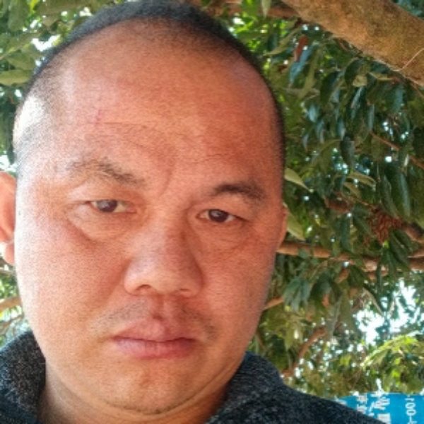 忧伤相许短靴的照片