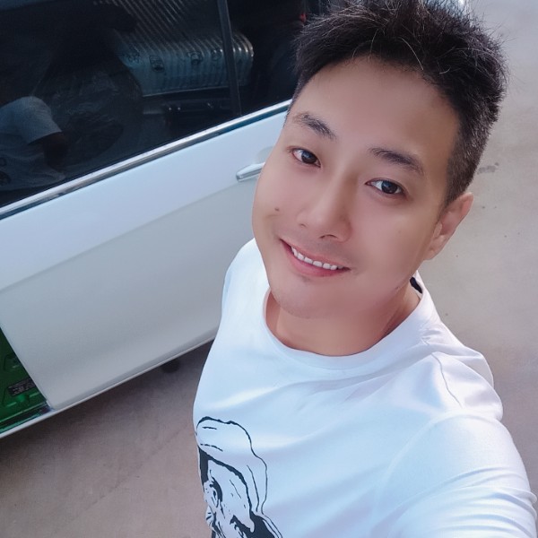 幸福挽手手套的照片