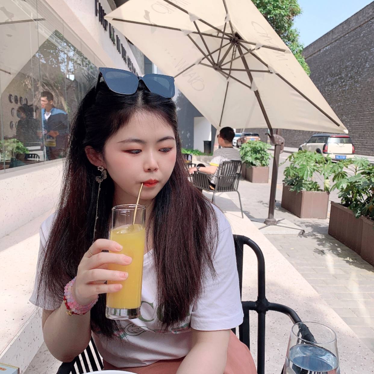 任性回眸衬衫的照片