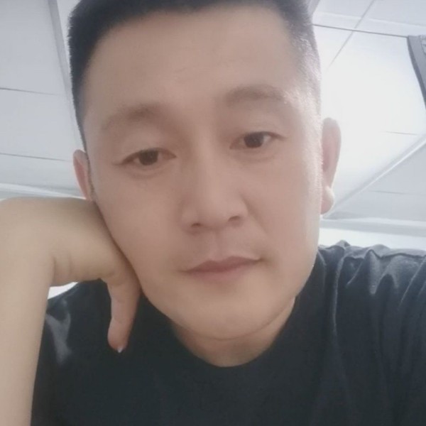 大地背后的照片