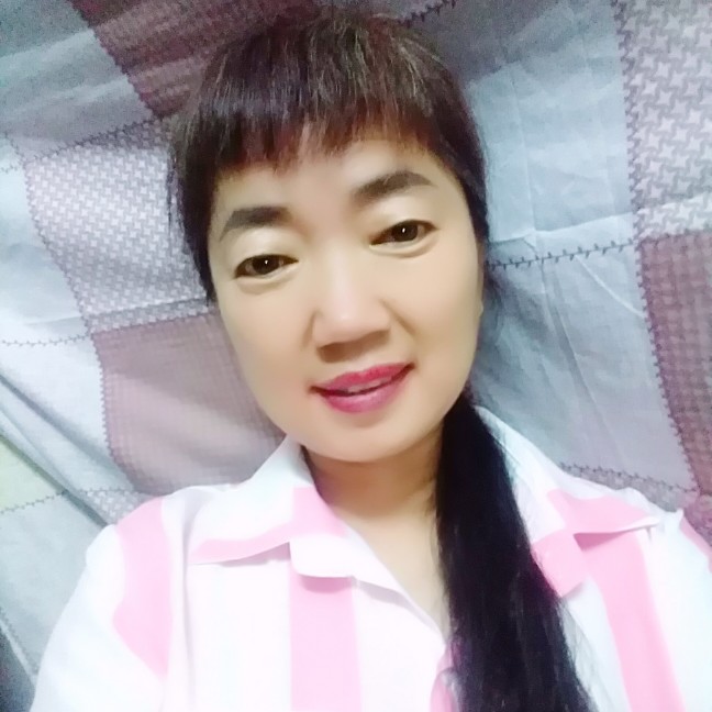 美丽打项链的照片