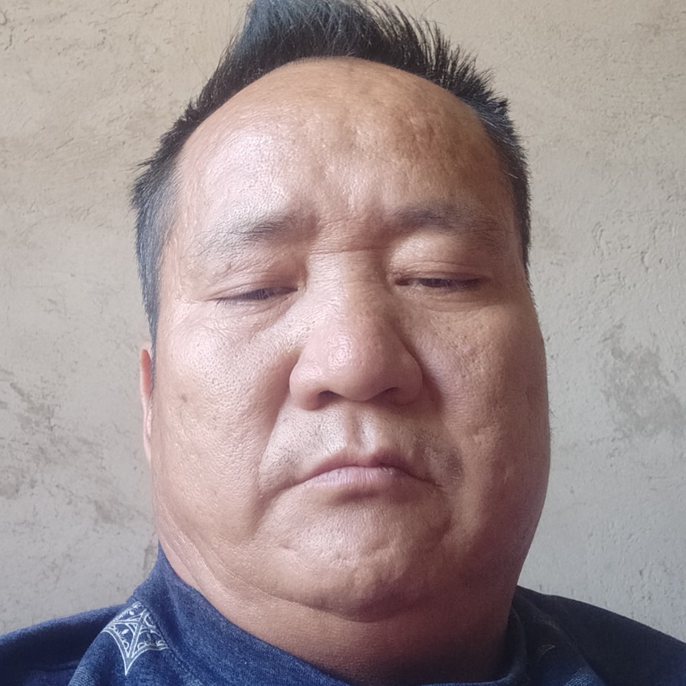 能干倾心巨人的照片