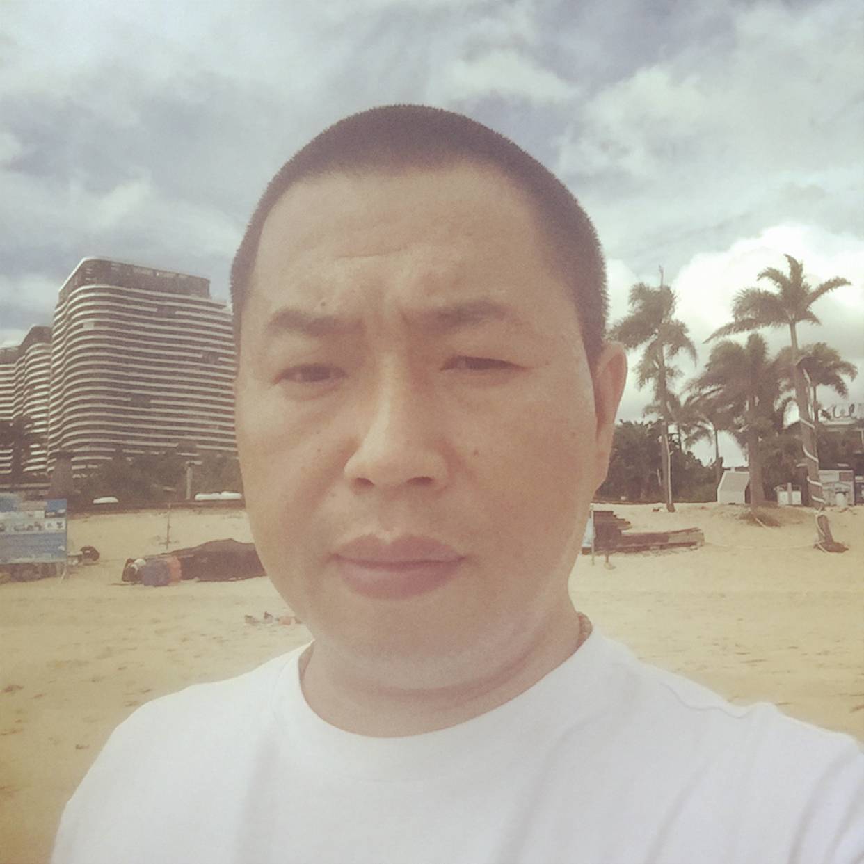 奋斗浅吻大山的照片