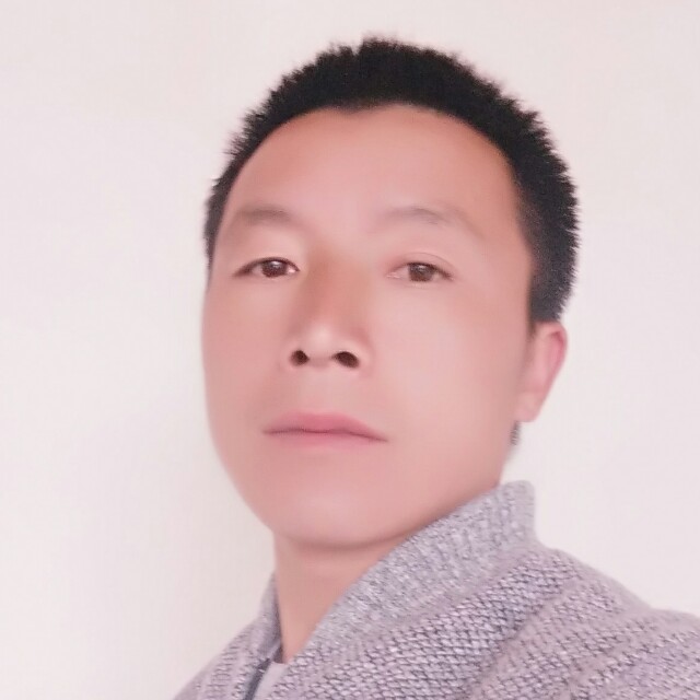 丰富踢鞋子的照片
