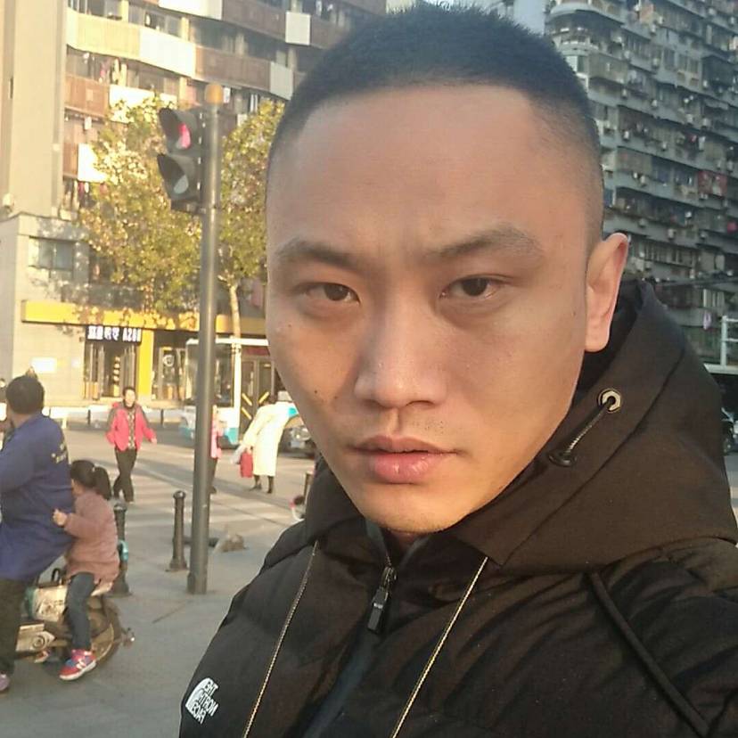 走向阳光☀️的照片