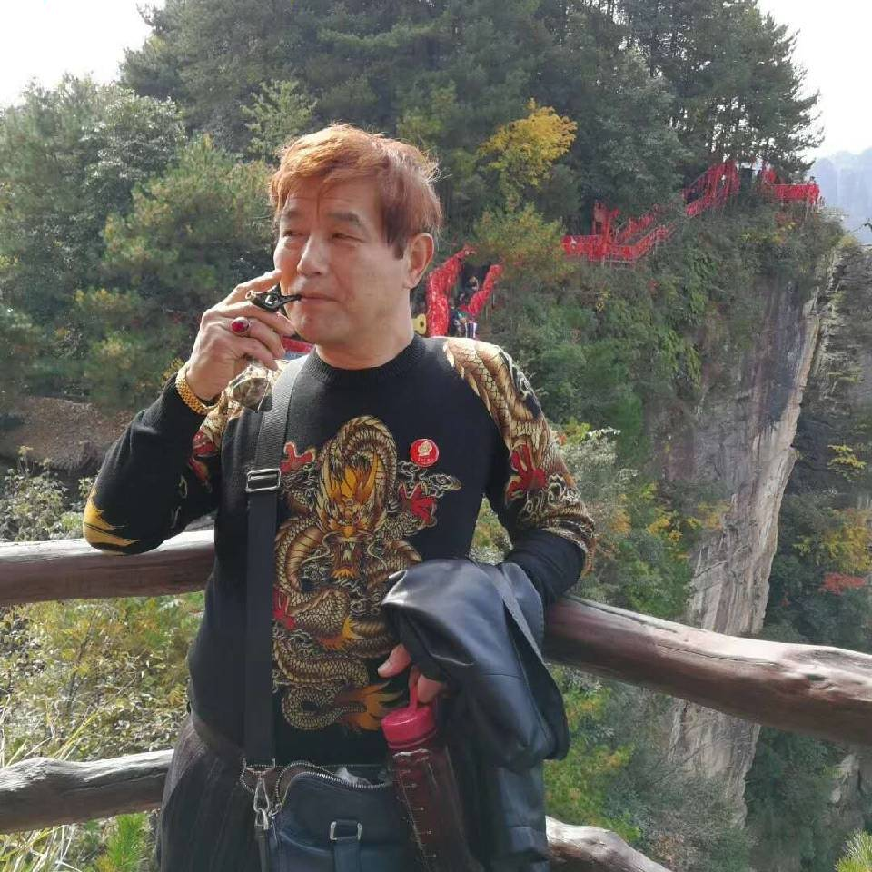 星愿回眸大气的照片