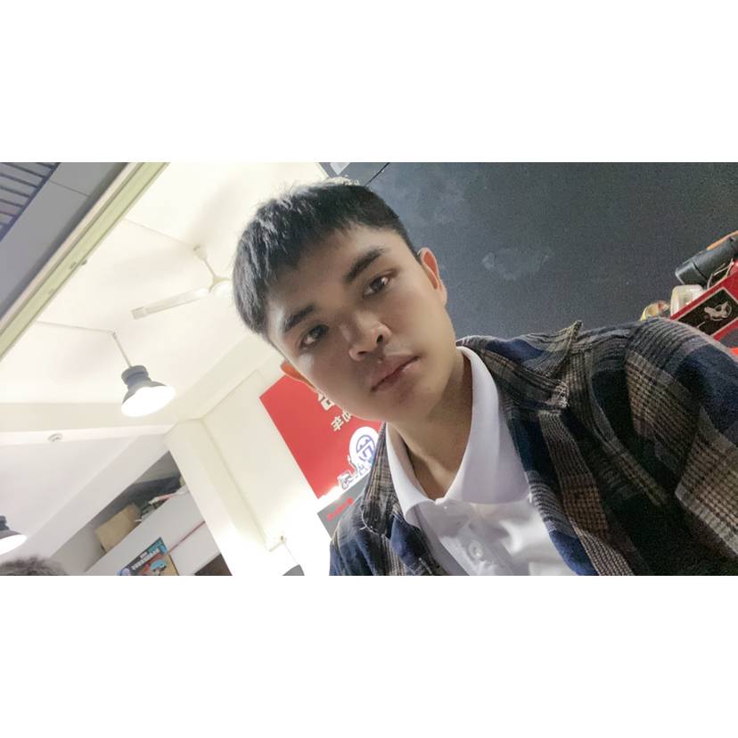 迷离笑香烟的照片