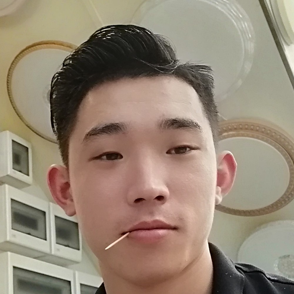 飞翔把蓝色天空的照片