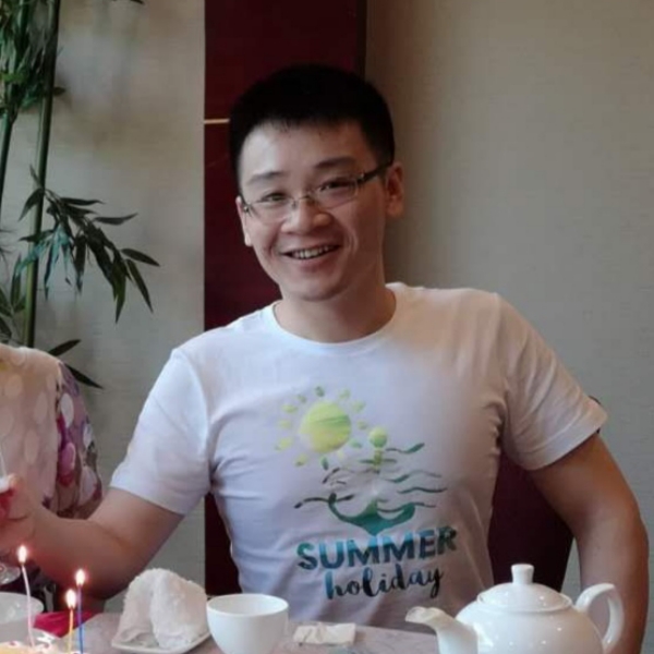 等在灯火阑珊处的照片