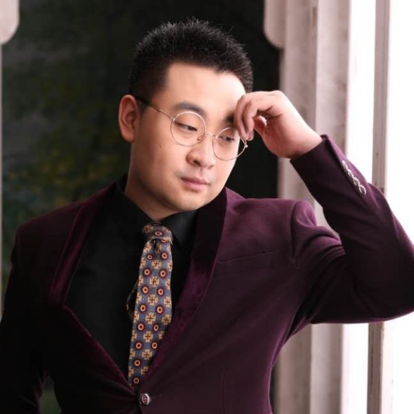 汽车邂逅一个人的照片