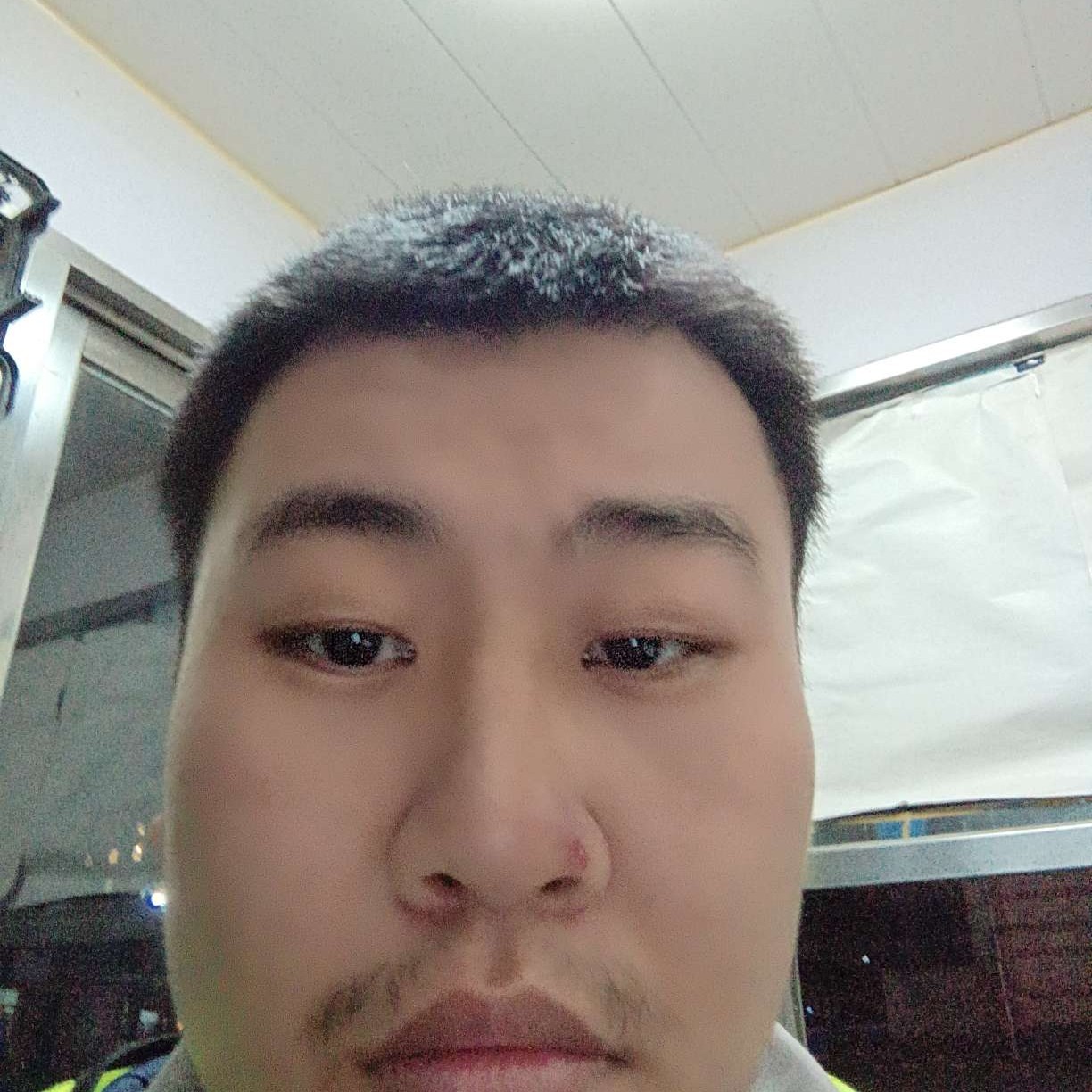 任性吃醋巨人的照片