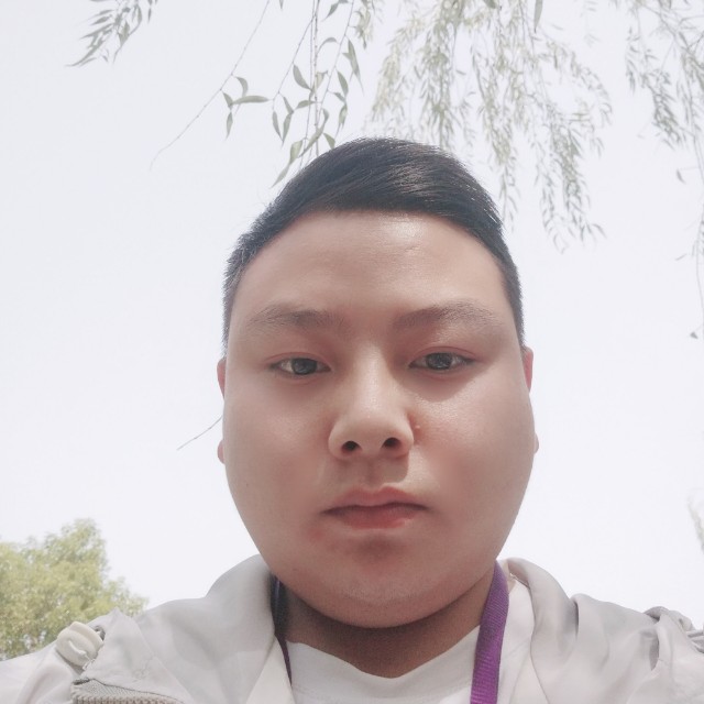 懵懂深拥蓝天的照片
