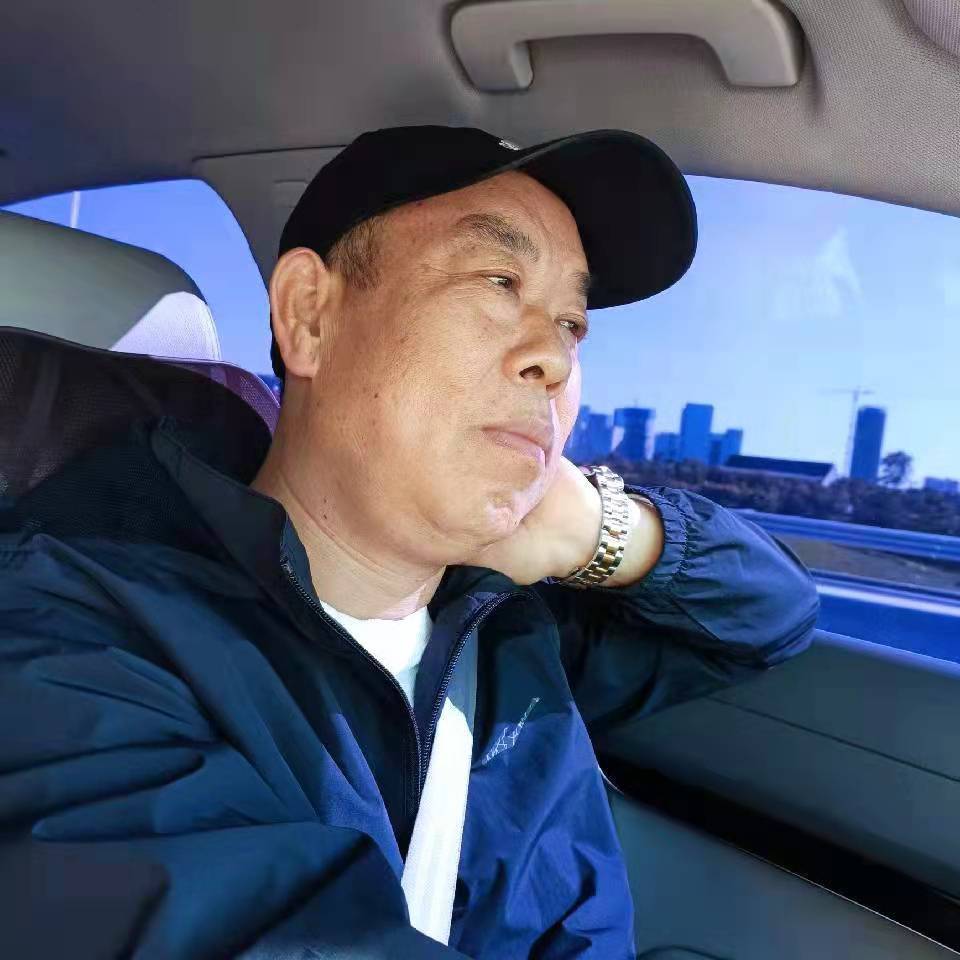 约定浅吻笑靥的照片