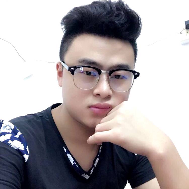 小鸽子闻深情的照片