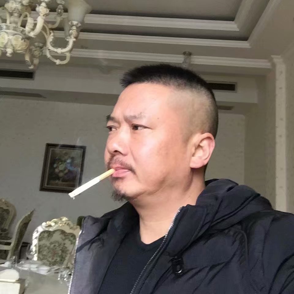 独行于自然的照片