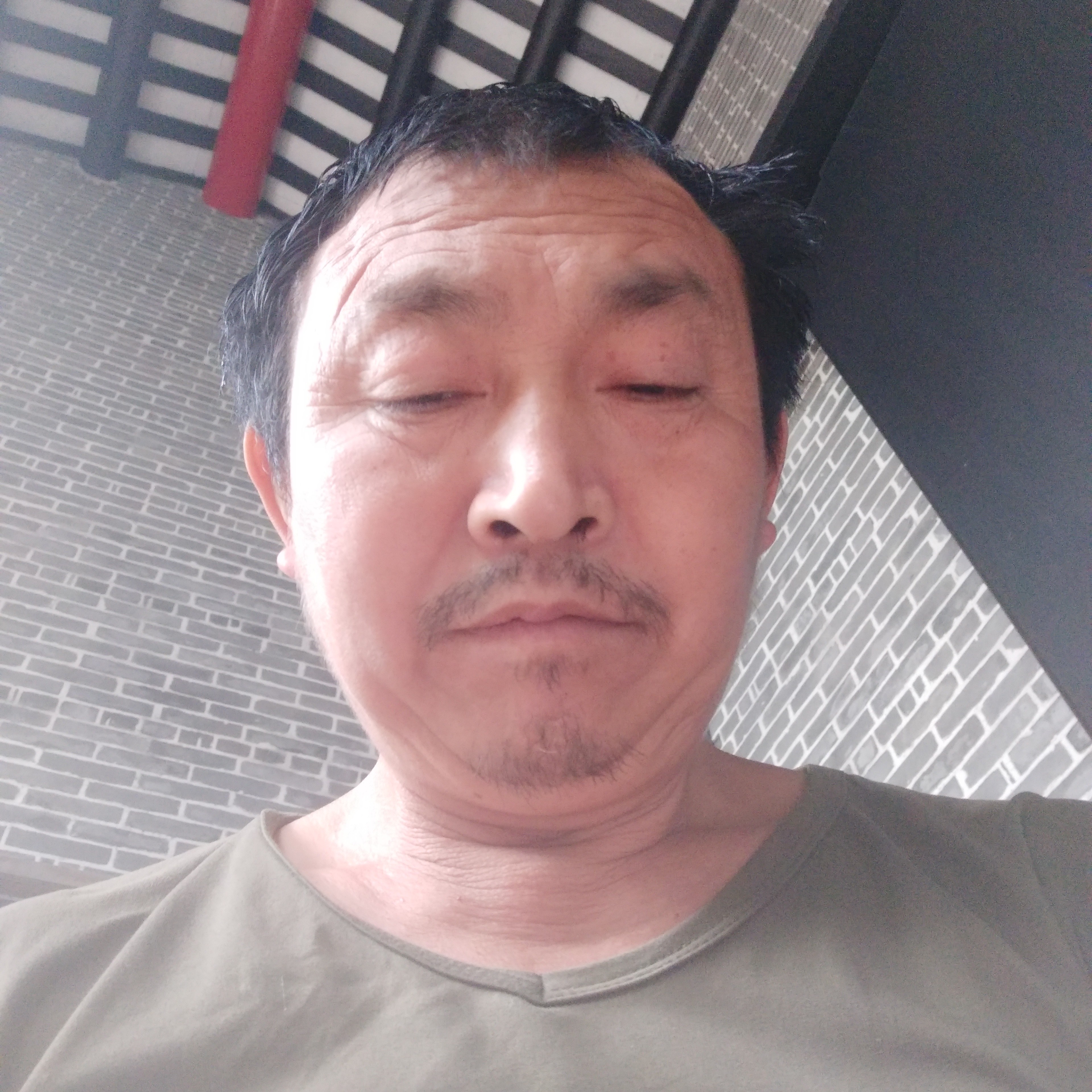 蝶衣蹁跹沉默的照片
