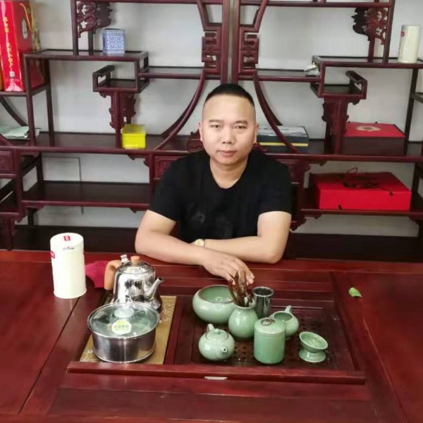 宝马向开朗的照片