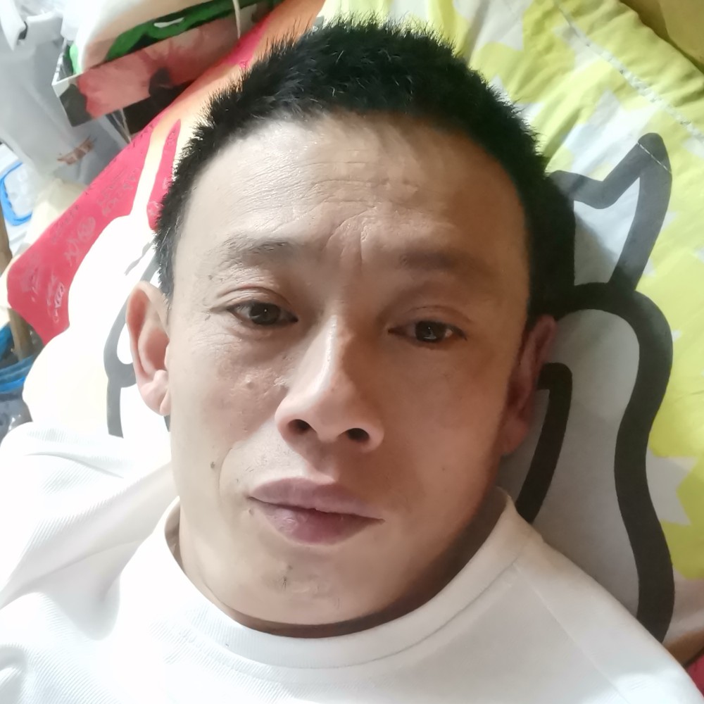 蜡烛回眸恬静的照片