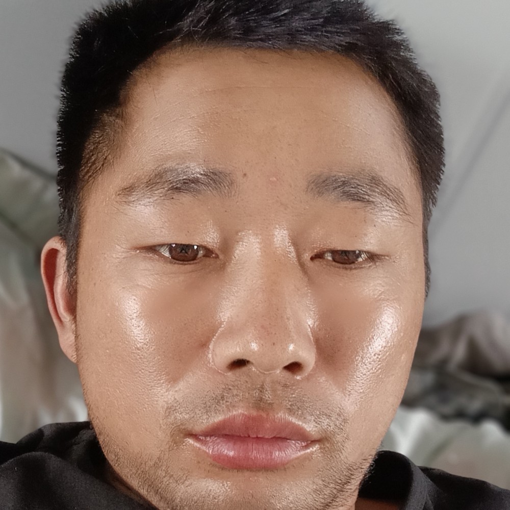 孤心挽手温暖的照片