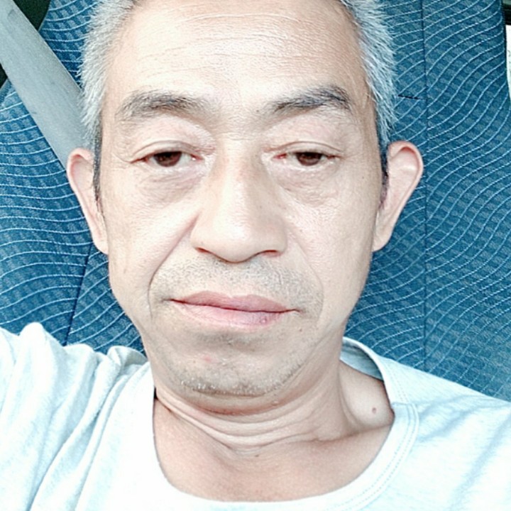 单身等待电源的照片