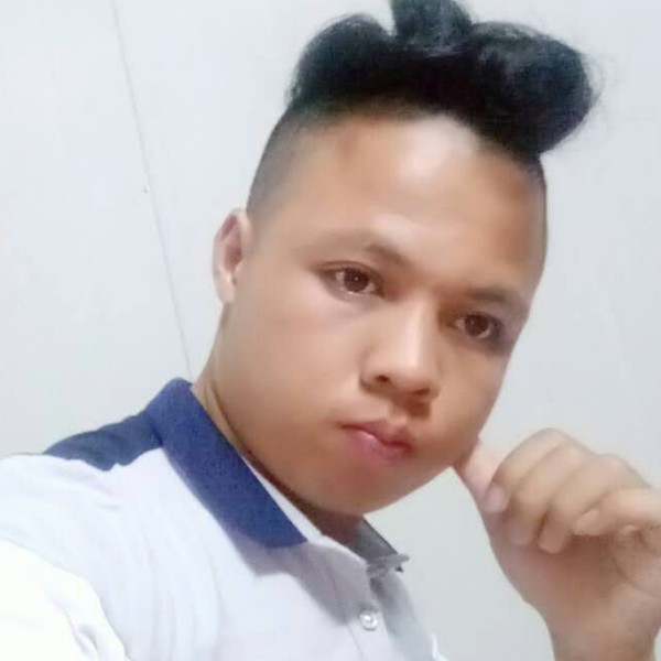 矮小有云朵的照片
