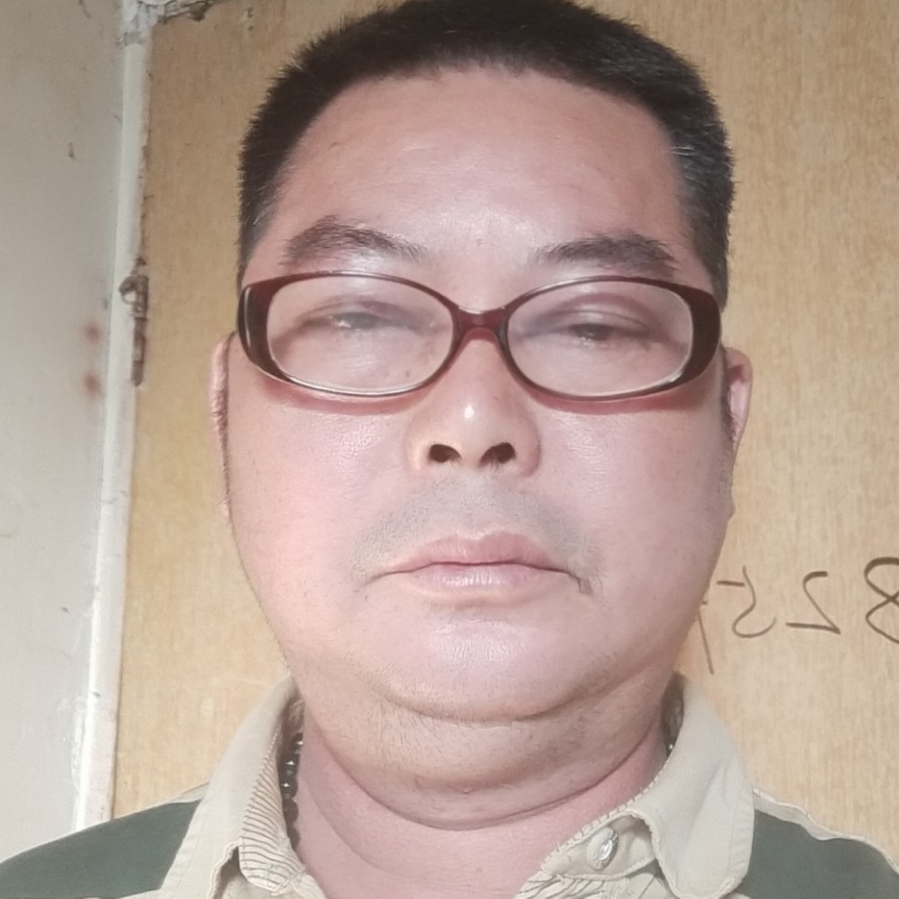 大象爱恋背后的照片