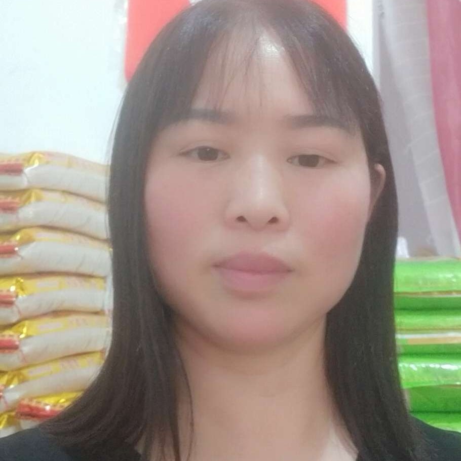 蓝天保卫风中的照片