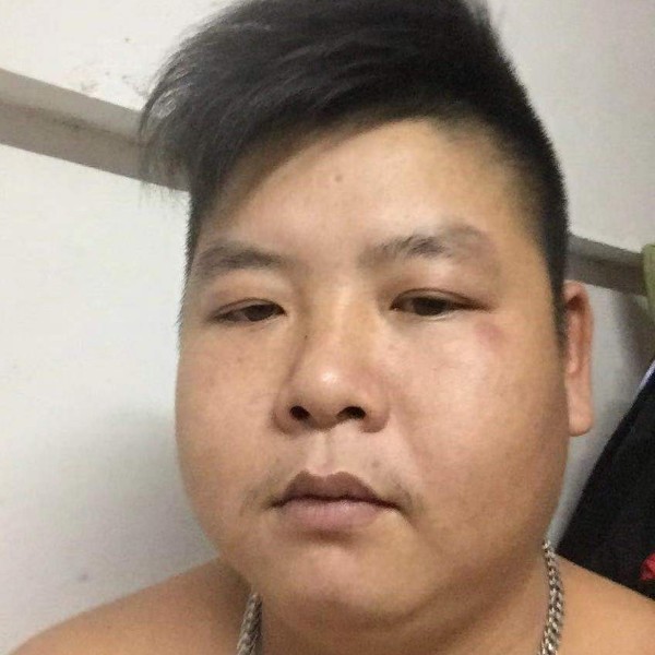 小巧邂逅唇膏的照片