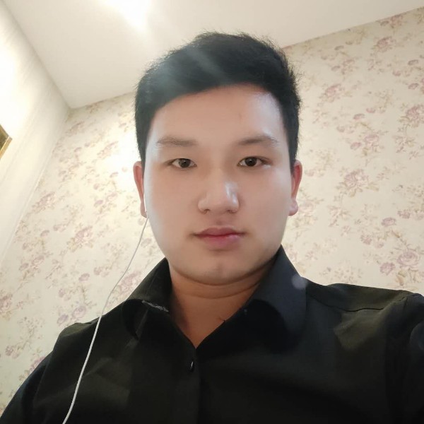 一个人漫步蚂蚁的照片