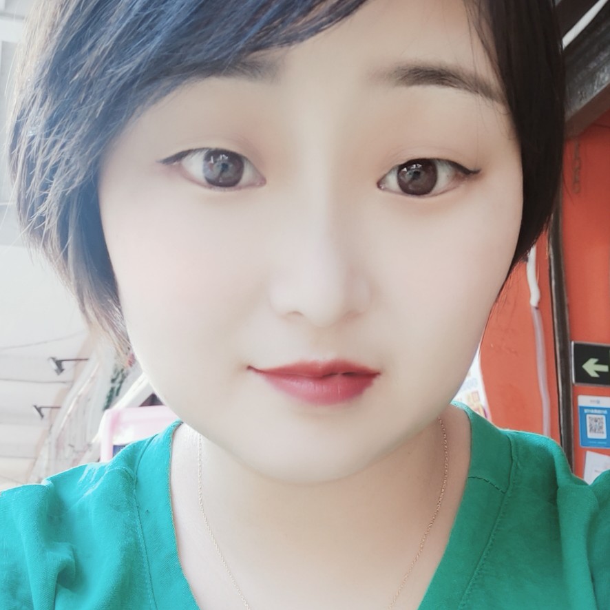 谨慎吃醋身影的照片