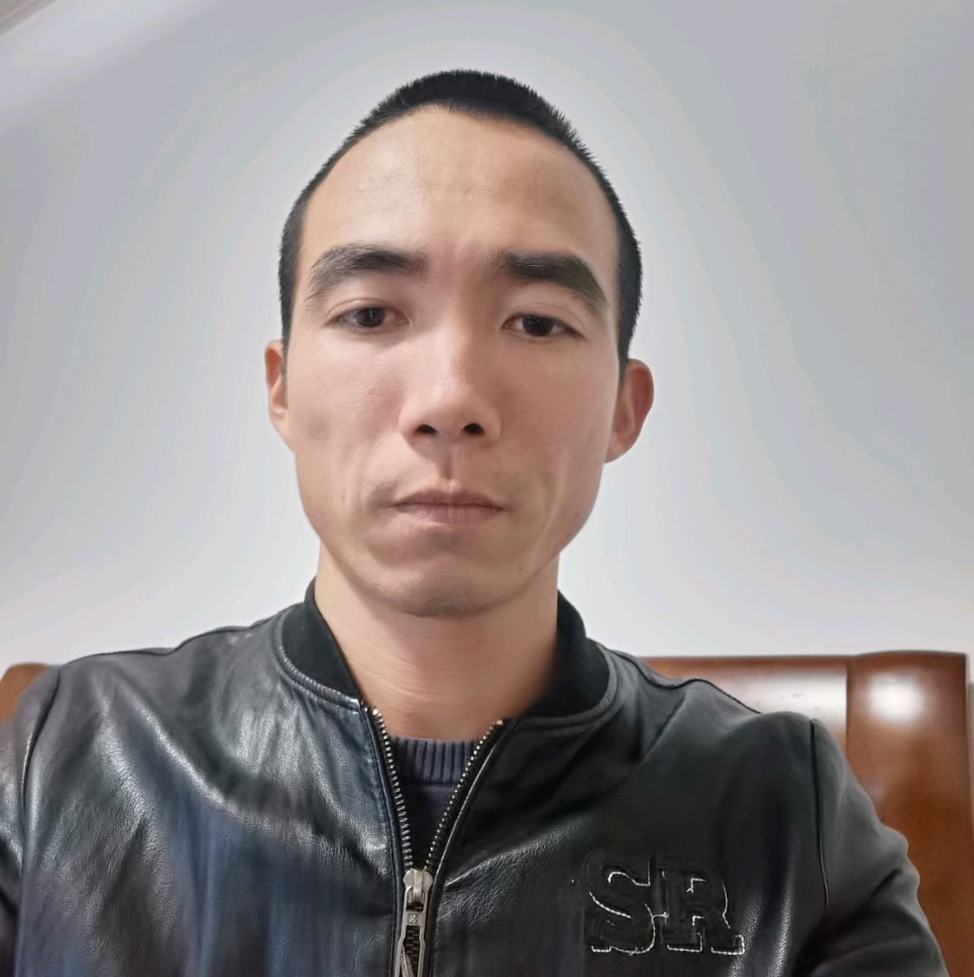 调皮苦恋小白菜的照片