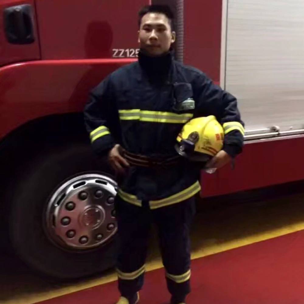 逆火前行的照片