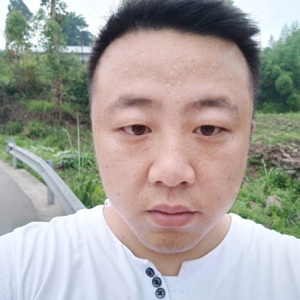 苗条回首潇洒的照片