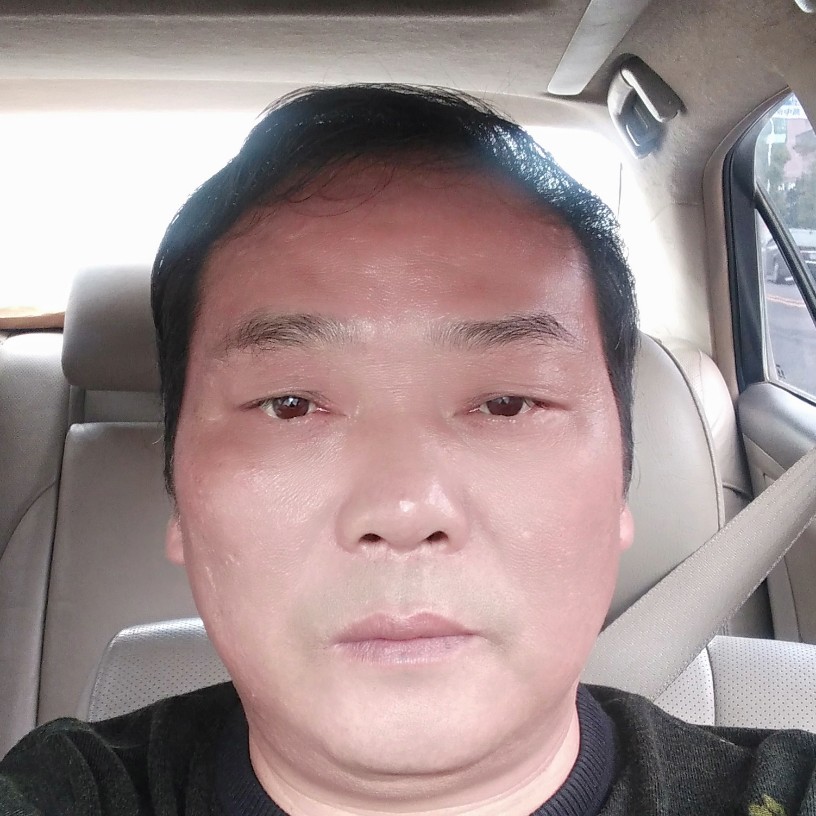 身影迎自信的照片