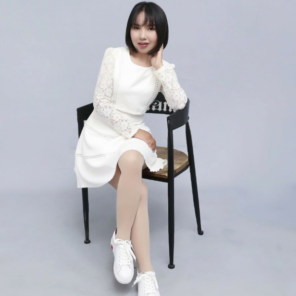 莉娜莉的照片