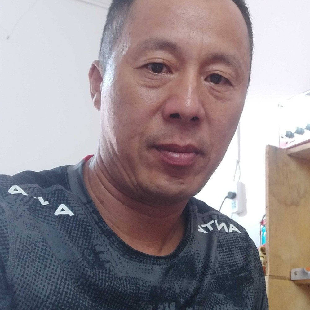 翱翔高空的照片