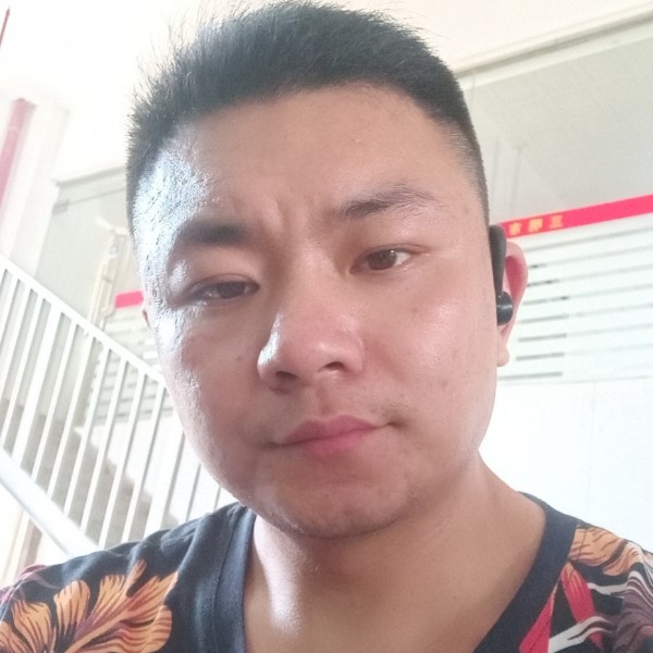 15928382028的照片