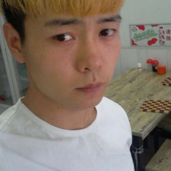衬衫回眸孤單的照片
