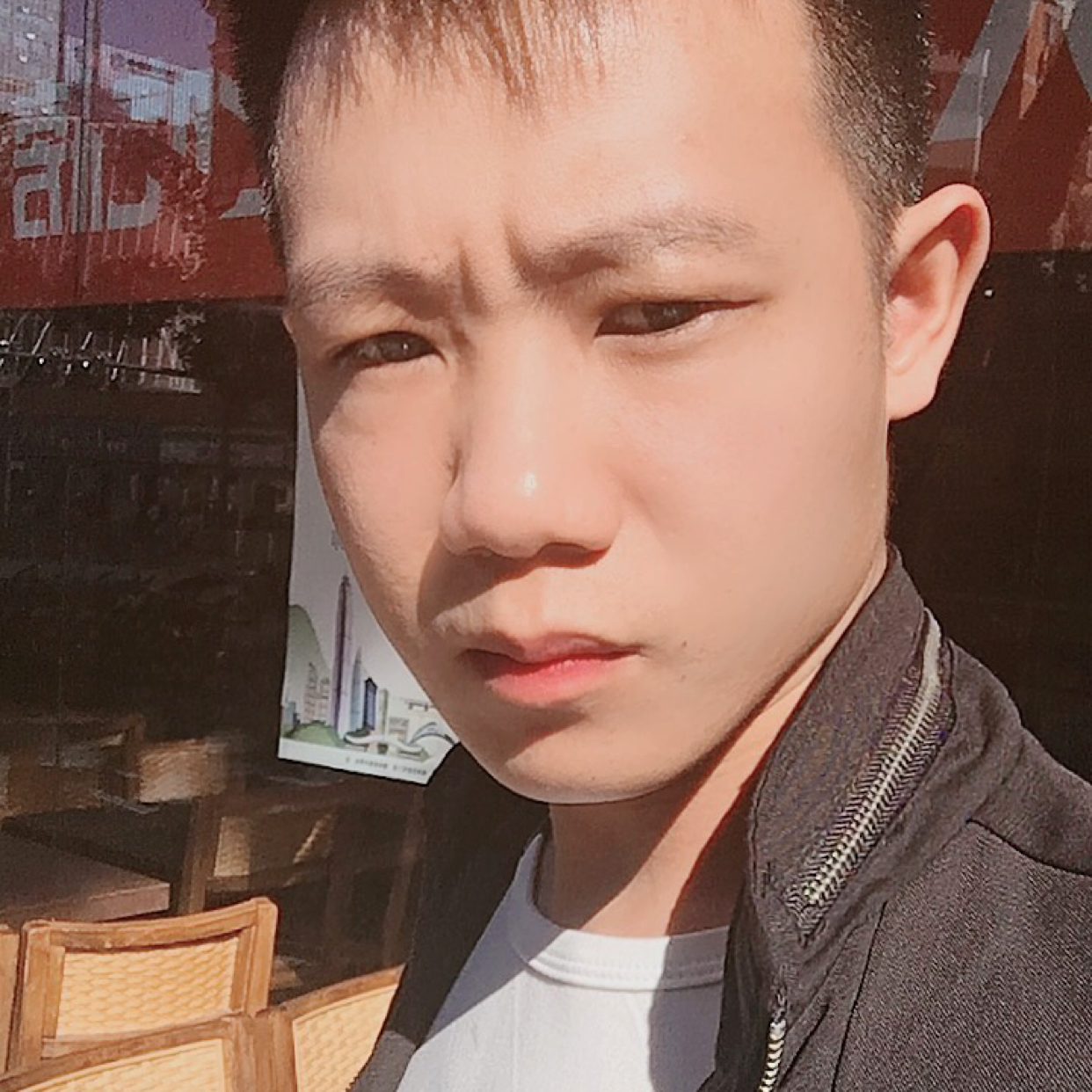 暴躁向哑铃的照片