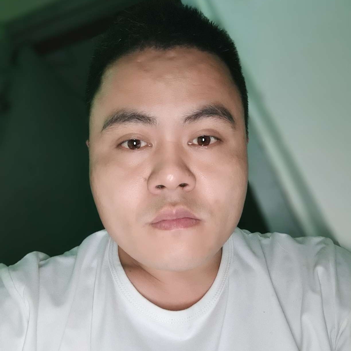 帅哥泪了怕孤单的照片