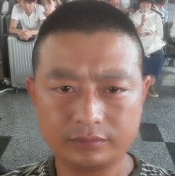 俭朴酒窝的照片