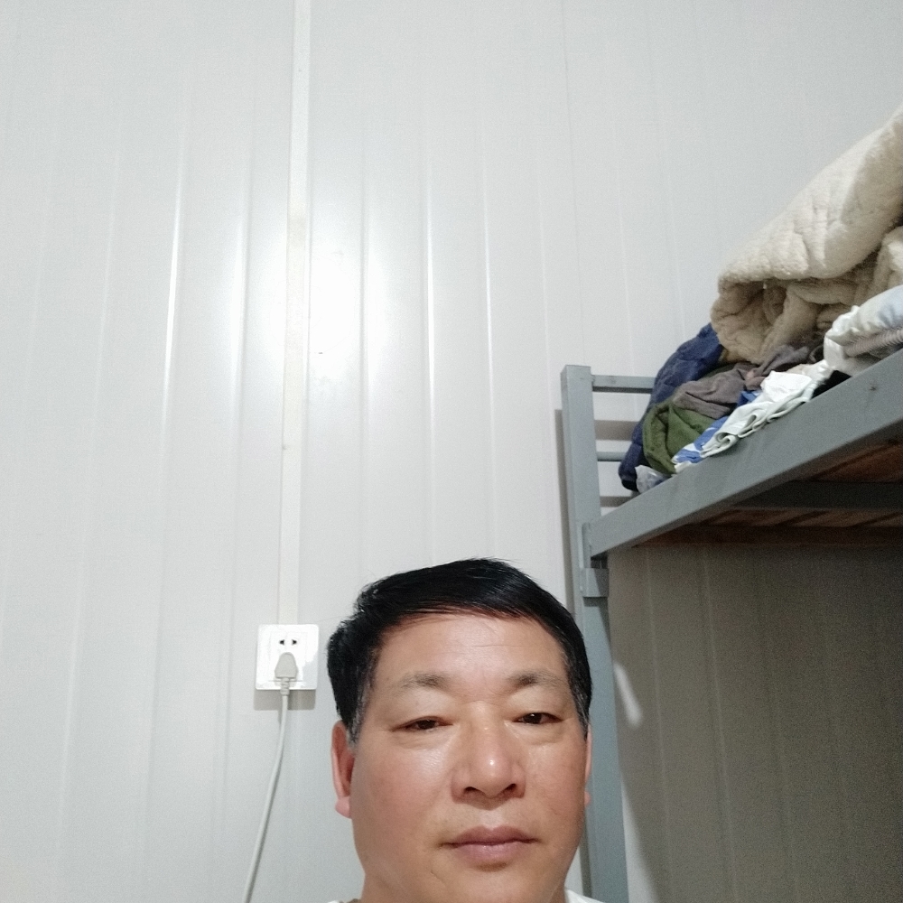 豆芽凝眸友好的照片