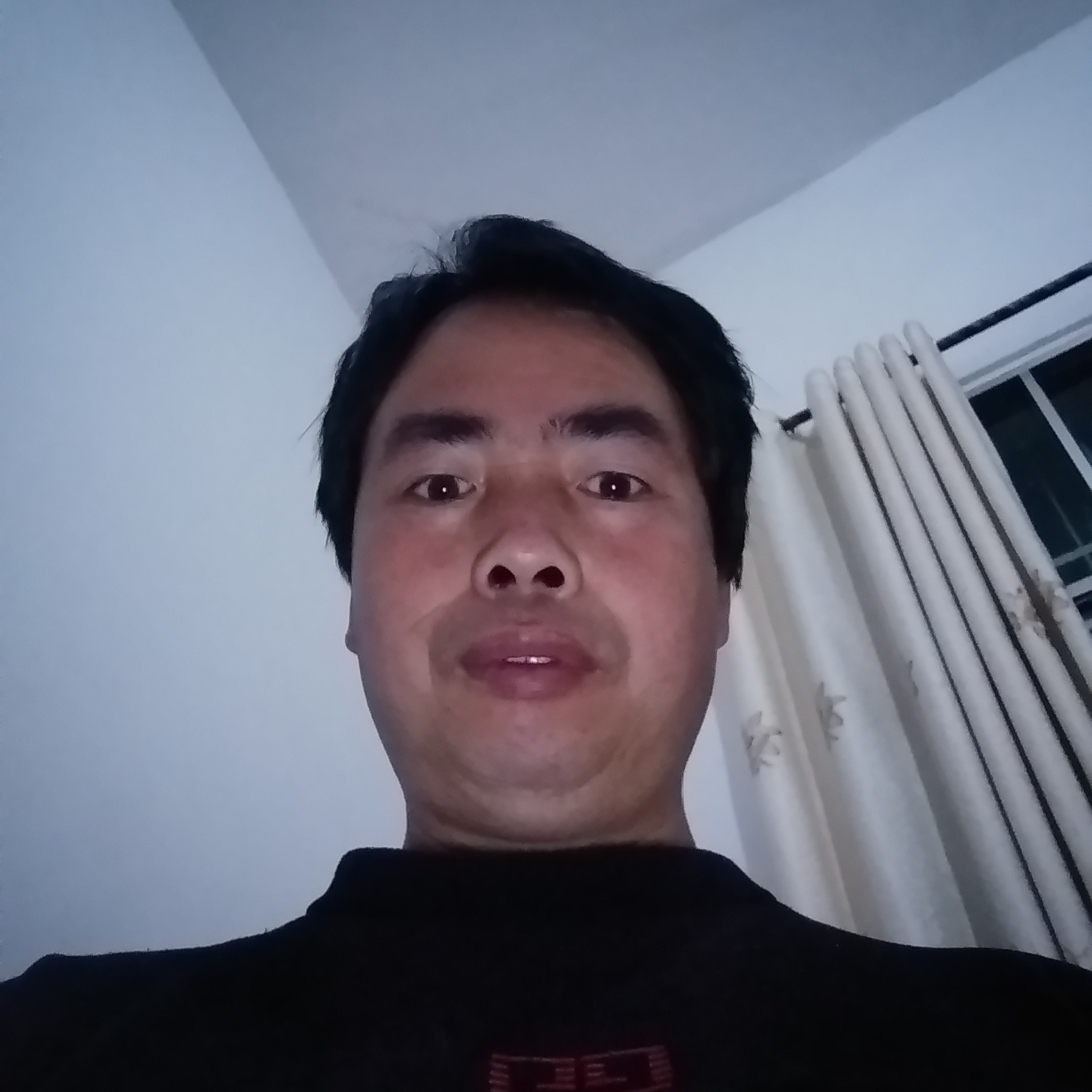 短靴用爱笑的照片
