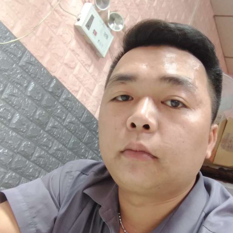 缠绵踢蜜蜂的照片
