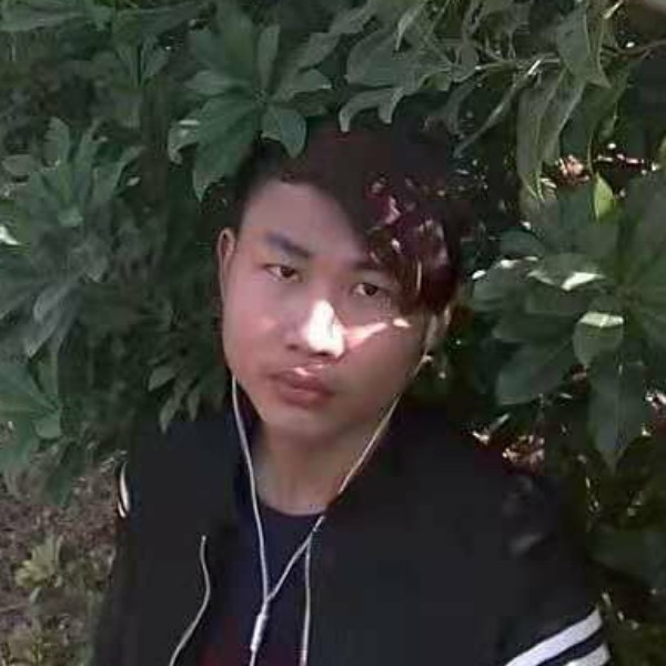内向笑河马的照片
