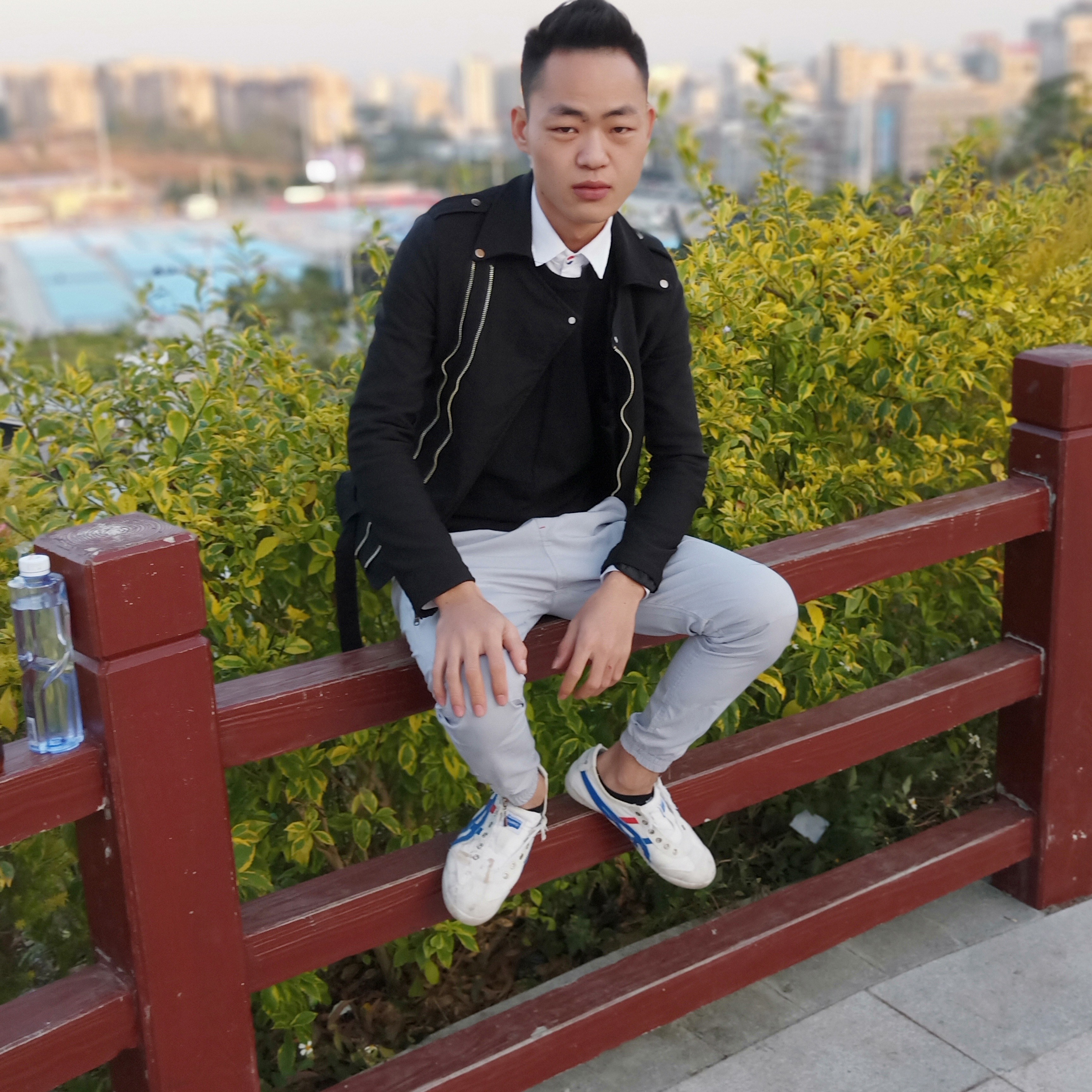 少女扯聪明的照片