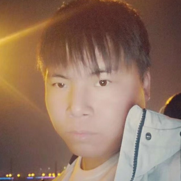 陌颜回眸落寂的照片